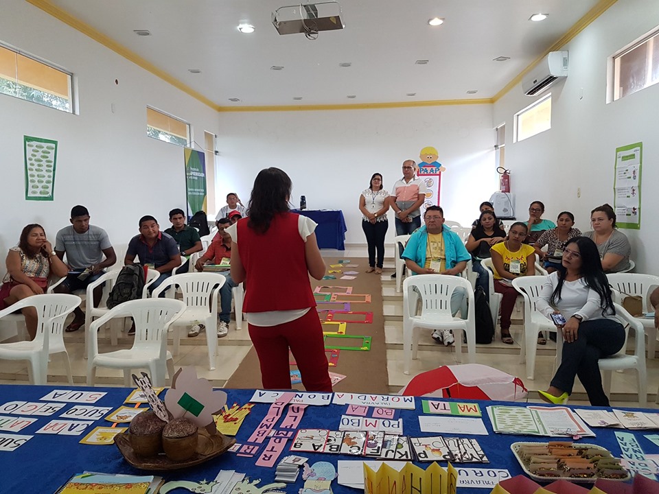 Professores da rede municipal e estadual do baixo e alto Cajari participam de formação para melhor utilização do material do PAAP.